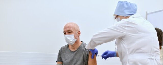 Гинцбург: Пандемия завершится, если вакцинировать 80% населения Земли